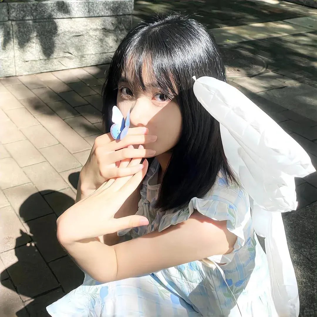 《穿着旗袍的女孩》海报